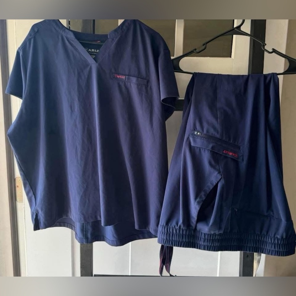 Ariat Navy Blue Women's Scrub Set. Jogger Style.